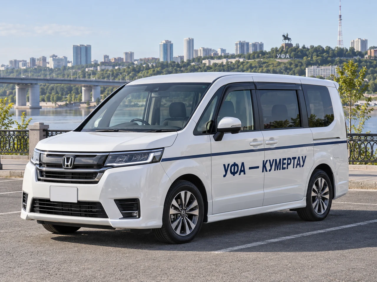 Новая восьмиместная Honda с надписью УФА — КУМЕРТАУ на фоне Уфы